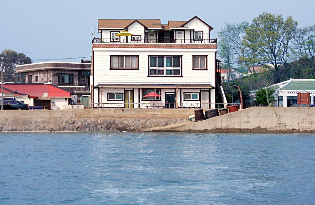 Taean Gaetyeowool Pension Exteriér fotografie