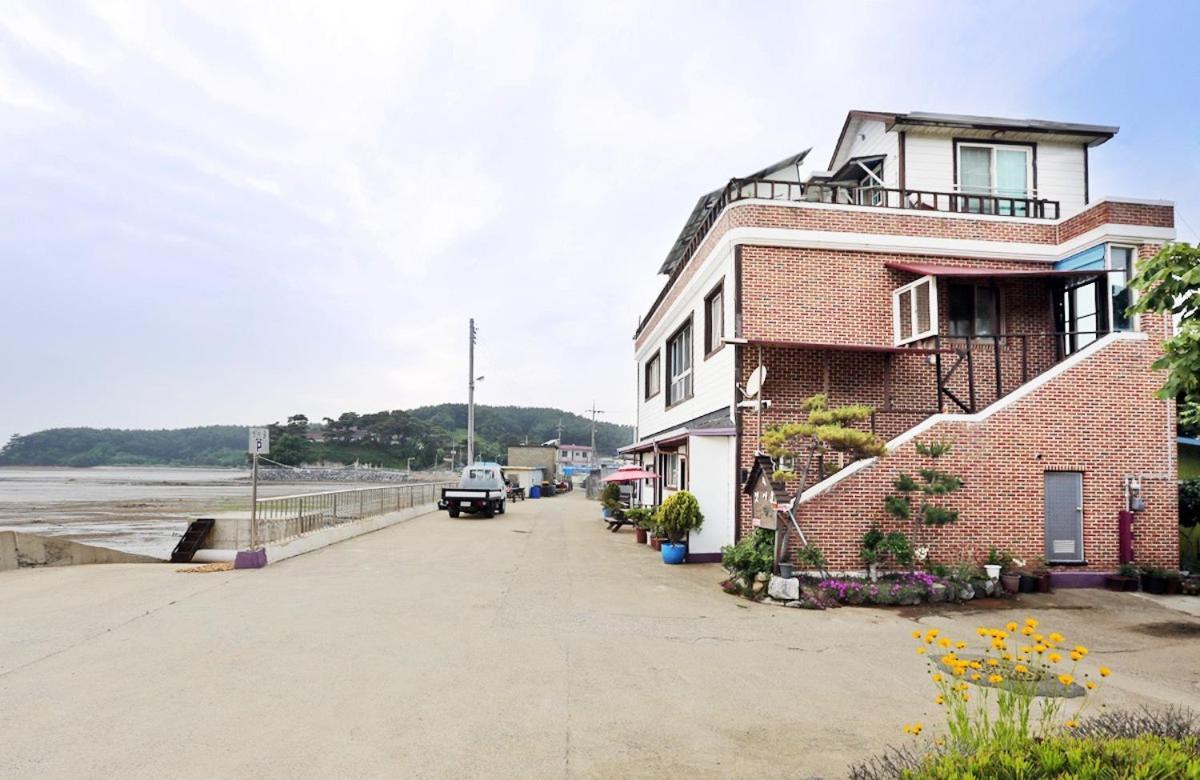 Taean Gaetyeowool Pension Exteriér fotografie