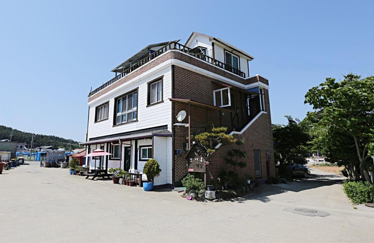 Taean Gaetyeowool Pension Exteriér fotografie